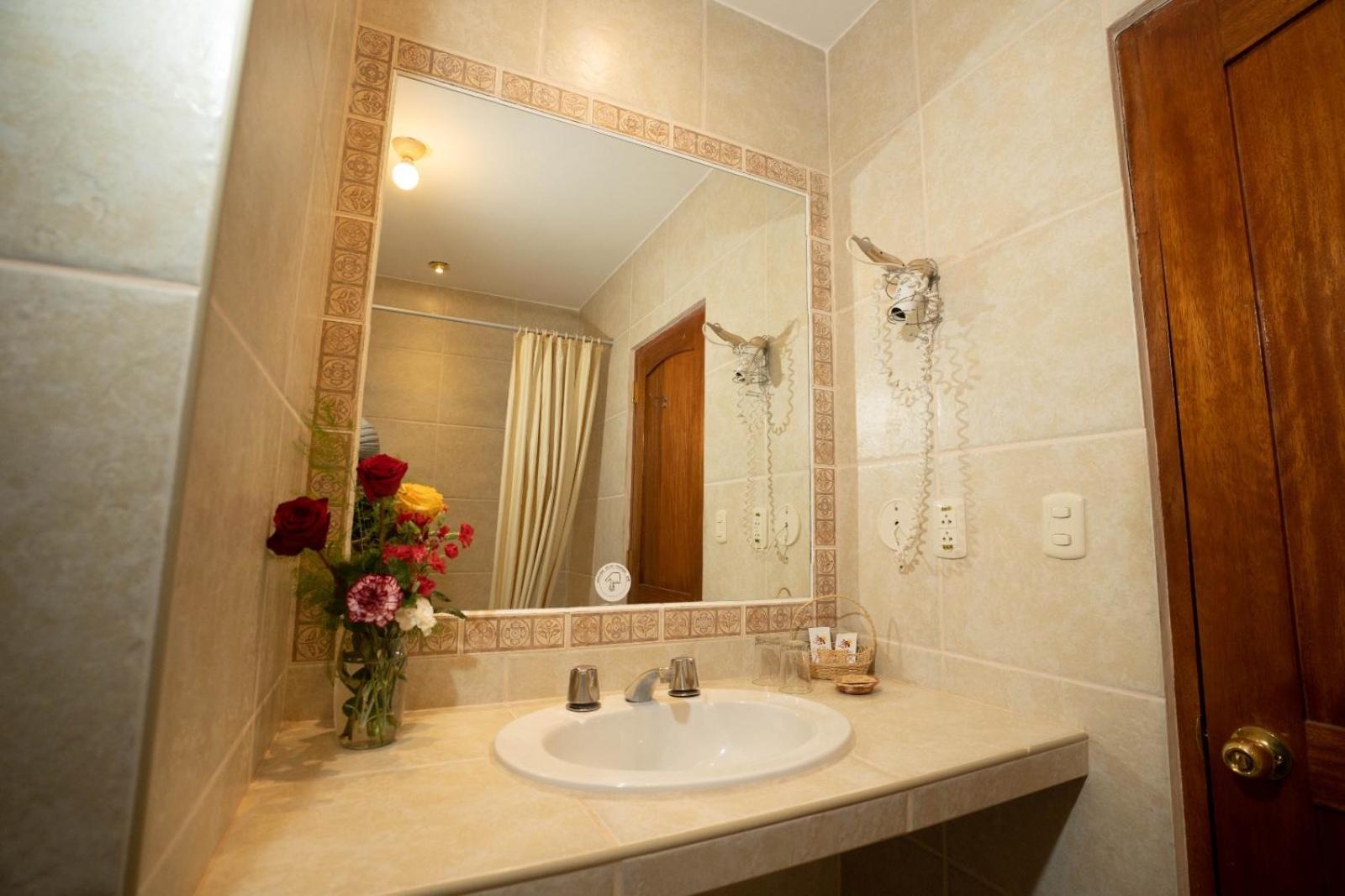 Agustos Hotel 3*
