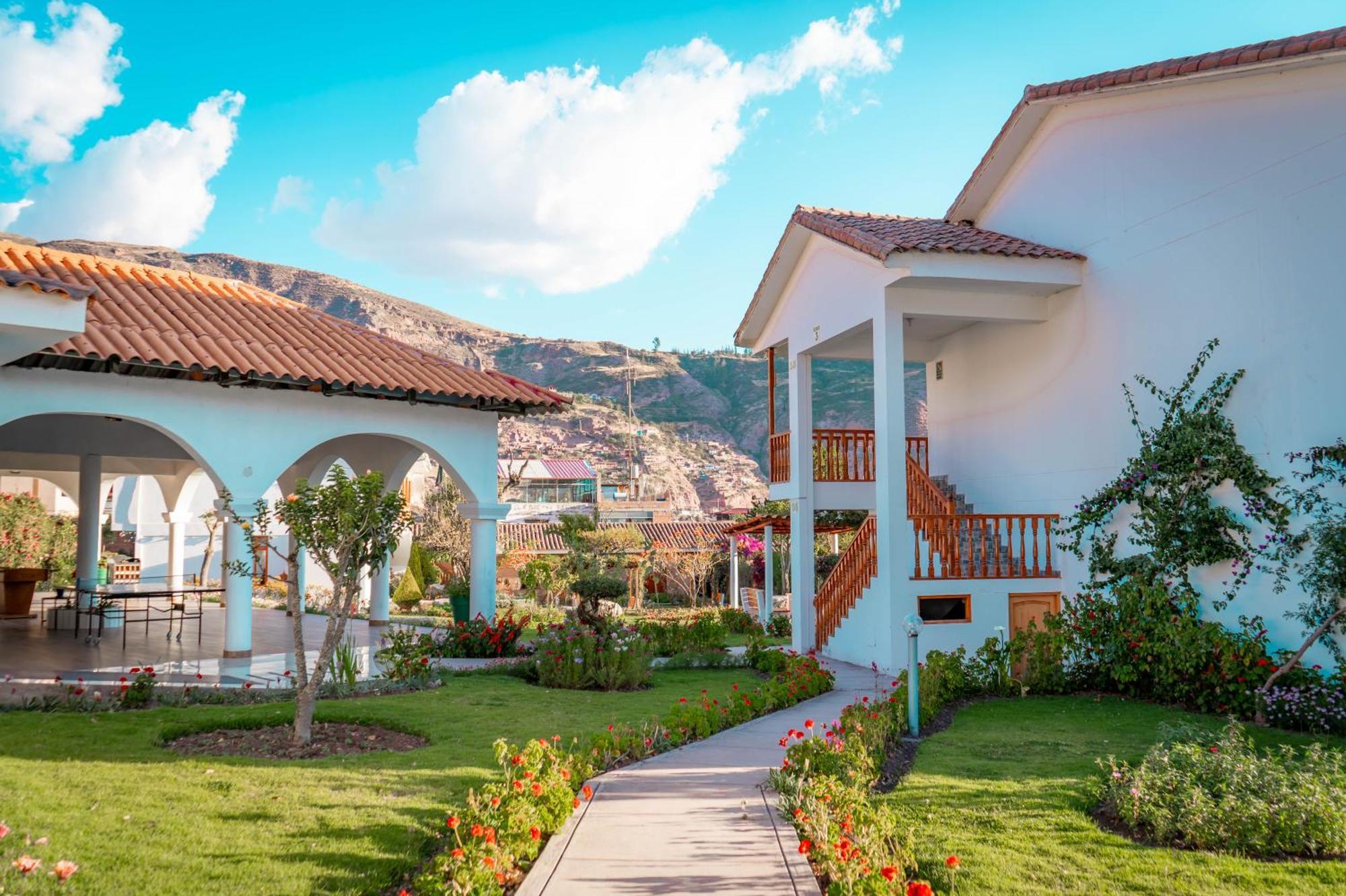 Agustos Hotel 3*